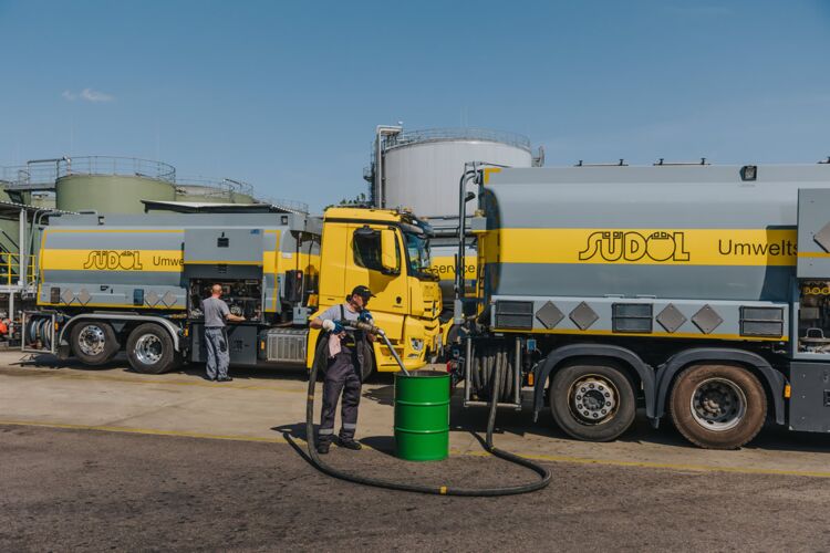 Südöl Altölentsorgung und Recycling Eislingen - Abholung durch Spezialfahrzeuge