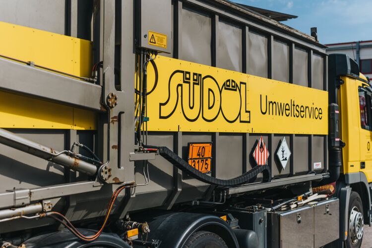 Südöl Altölentsorgung und Recycling Eislingen - Abholung durch Spezialfahrzeuge