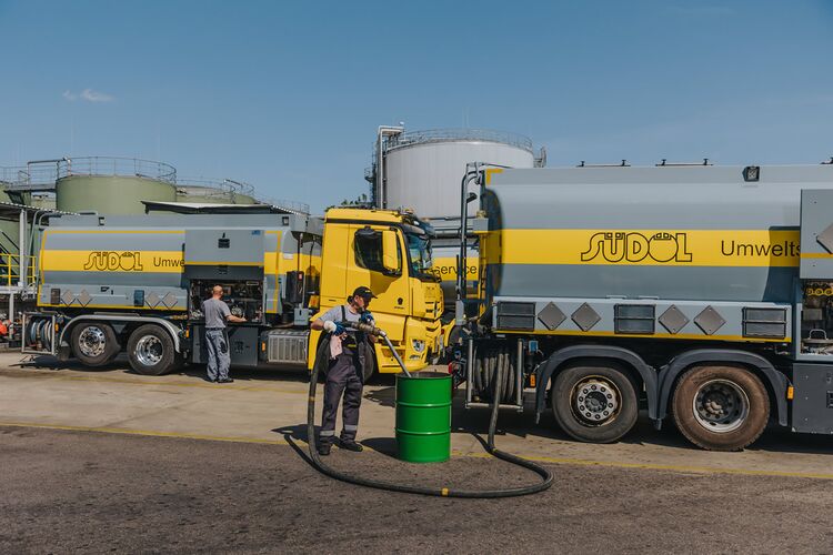 Südöl Altölentsorgung und Recycling Eislingen - Abholung durch Spezialfahrzeuge